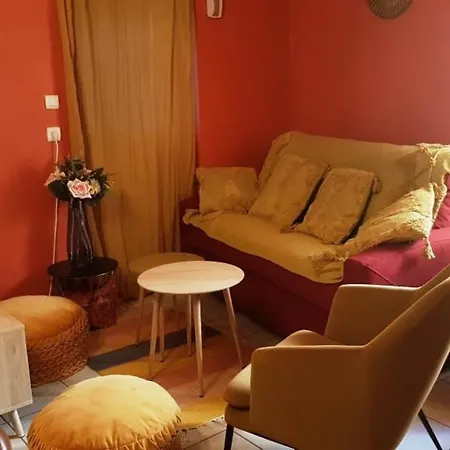 Apartment Petit Patio En Centre Nimes