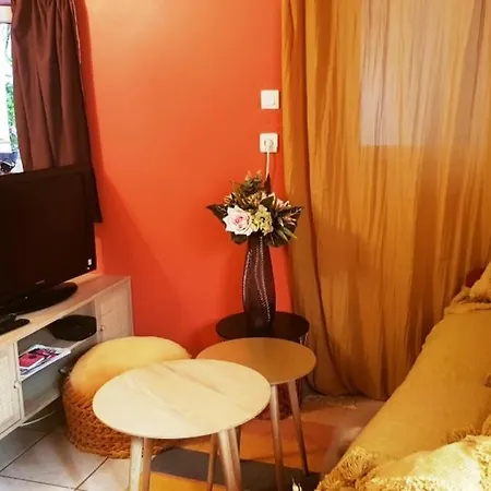 Petit Patio En Centre Apartamento Nîmes