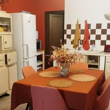 Apartment Petit Patio En Centre Nimes